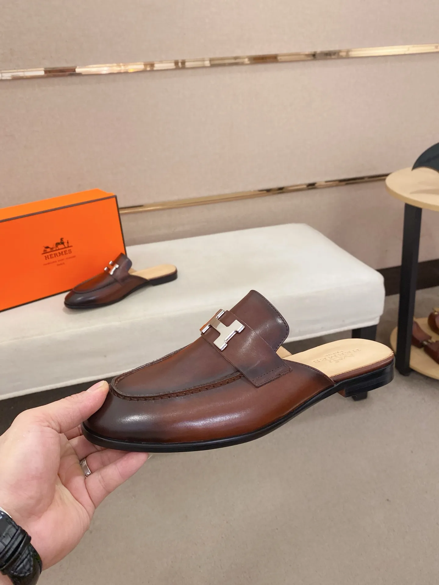 Men's clothing and shoes💰: 500💰《HERMES》【Classic original single version】Hermès half-drag; top 🔝purchasing agent🔍🔍 latest 🇺🇸 counter sale simultaneously, original ▲▲cowhide imported from Italy ▲▲Exquisite workmanship (Italian 🇮🇹Imported water-dyed 🐂cowhide lining) sole: original sole provided by the original factory, ⚠️exclusive double-layer activity·TPR·rubber·combined molded outsole; Yardage: 38-44. Can be customized45